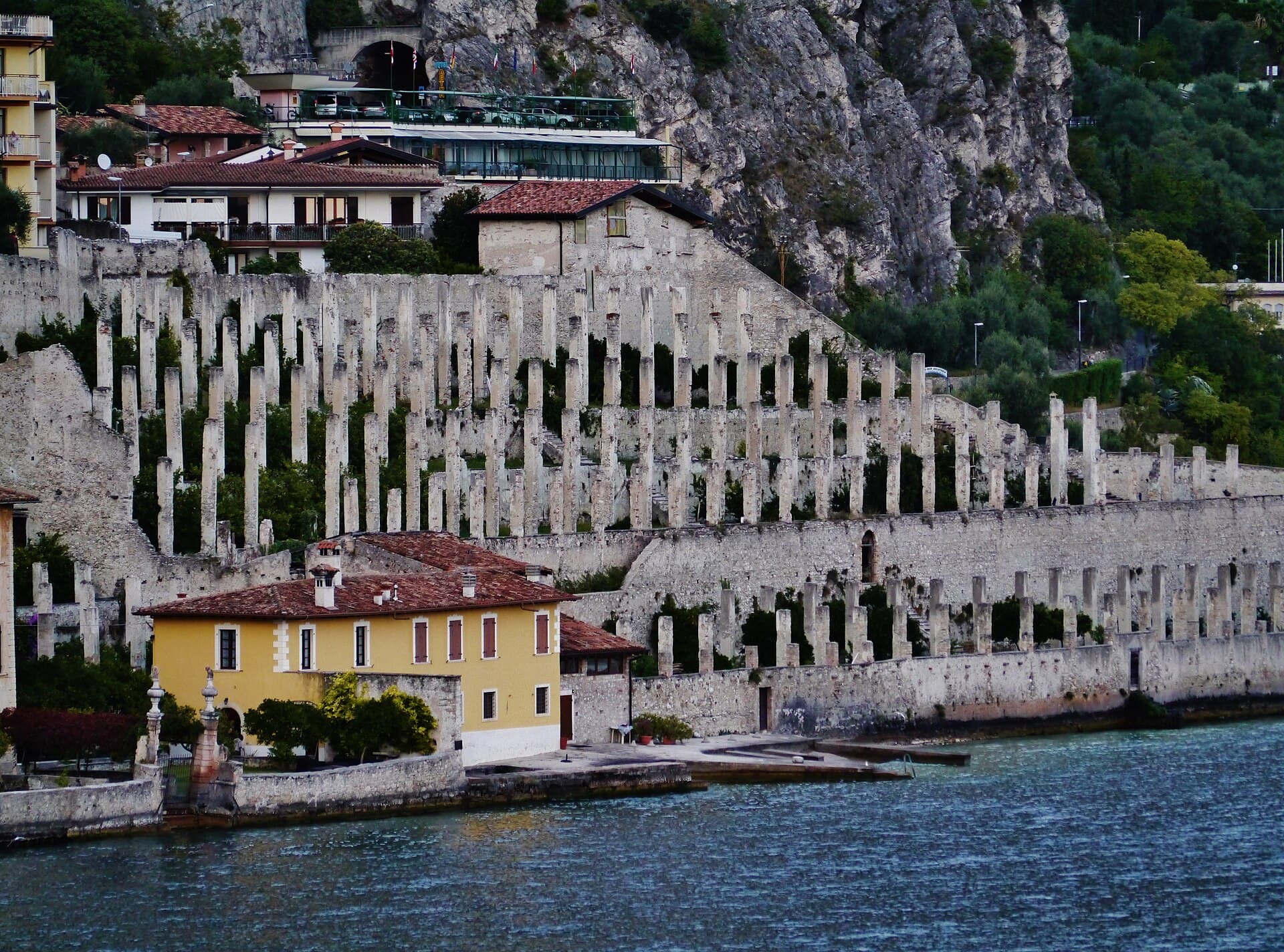 Limone sul Garda aan de oever