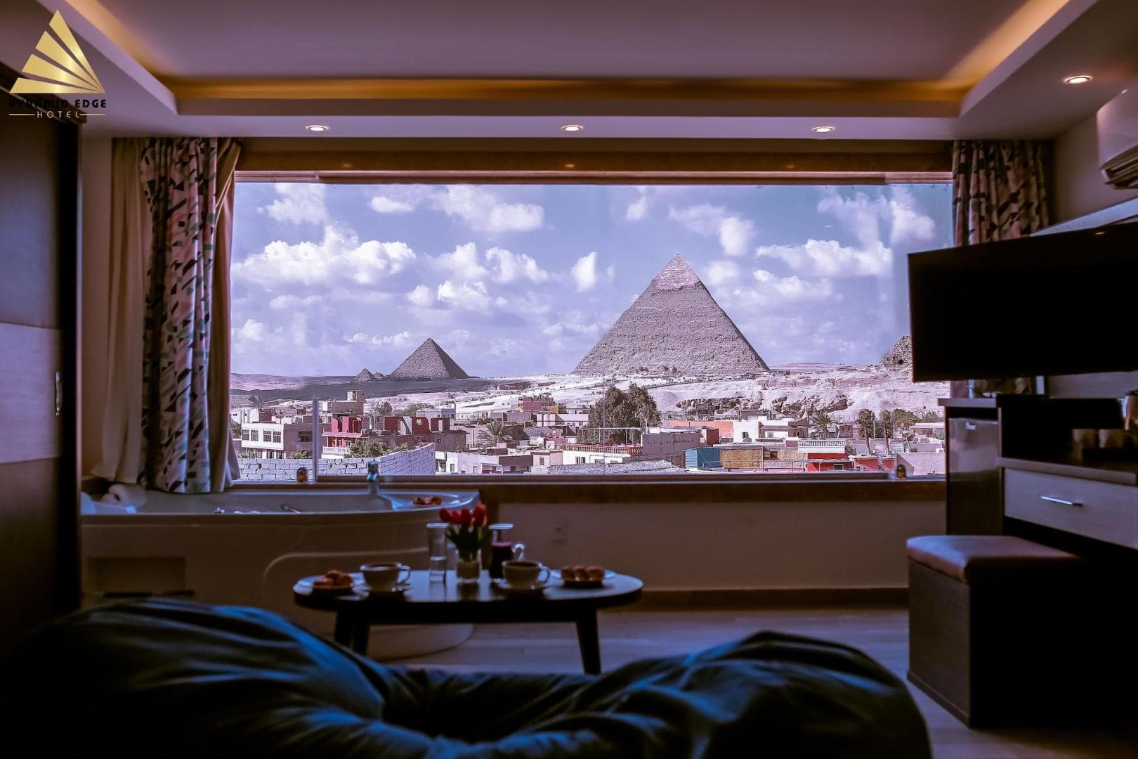 Pyramid Edge foto 1