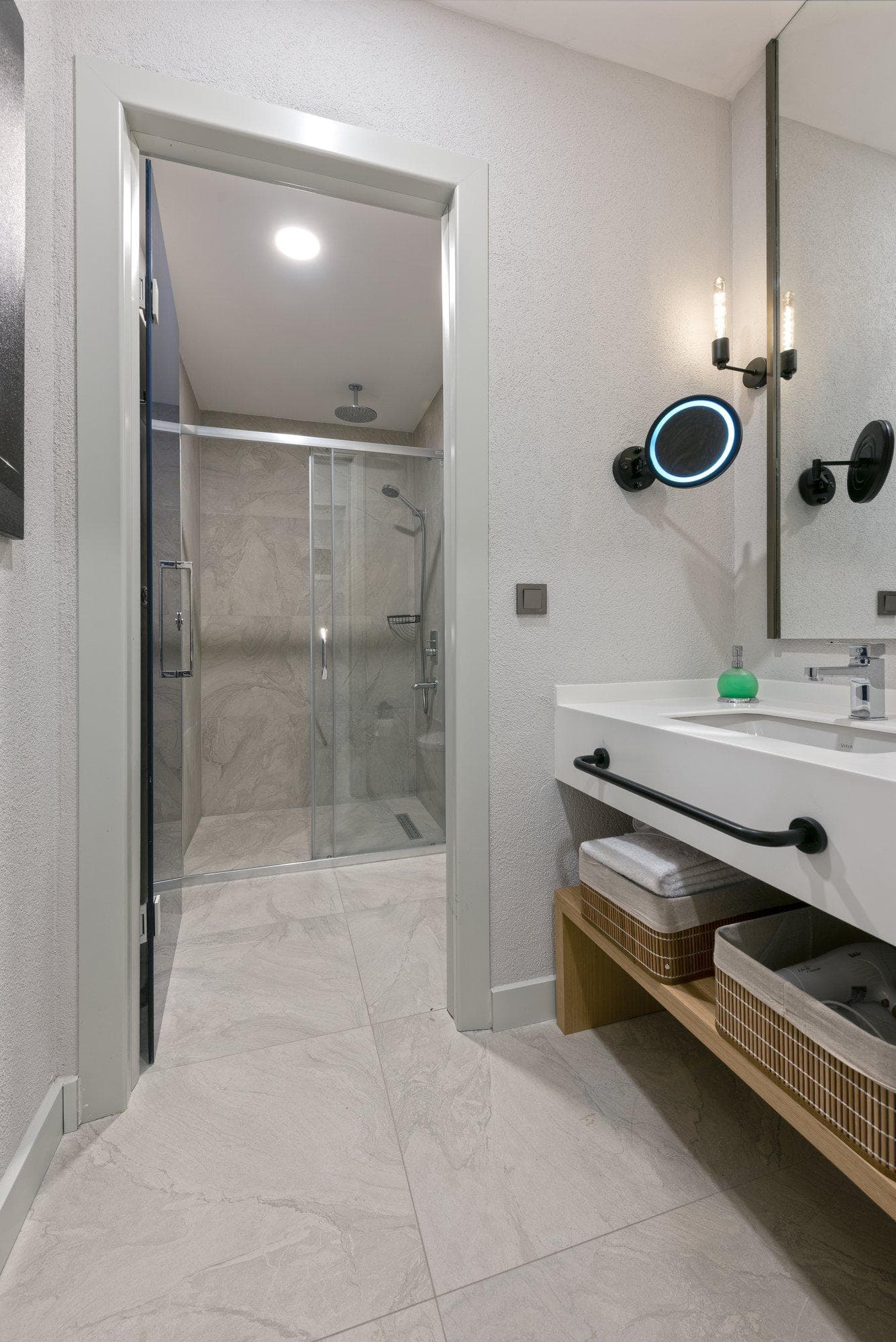 A Suite Side Side photo 5