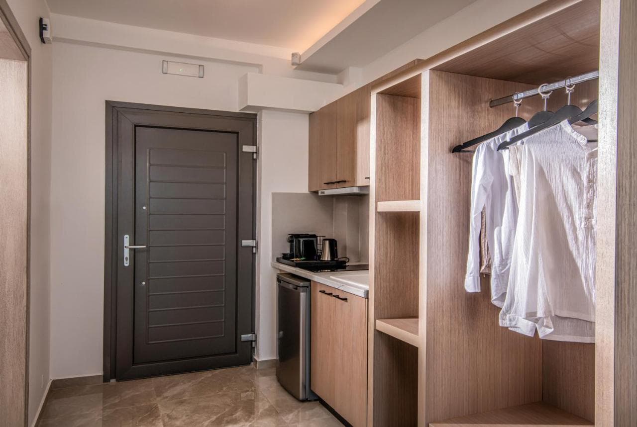 Ebenus Suites  by Checkin Kato Gouves photo 5