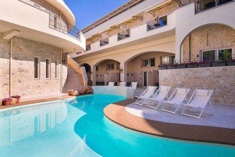 Deos Luxury Suites foto 1