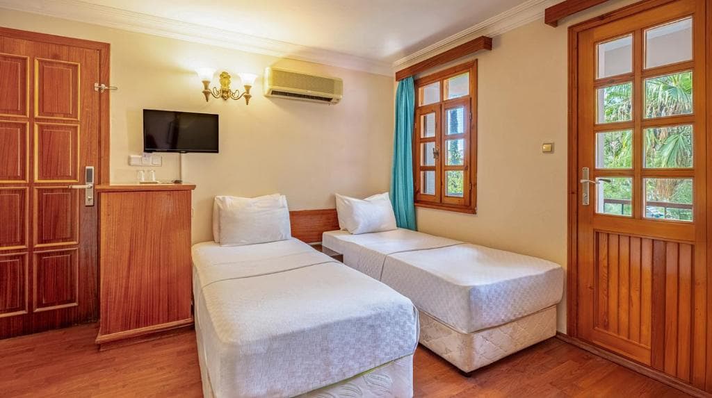 Perdikia Beach Hotel