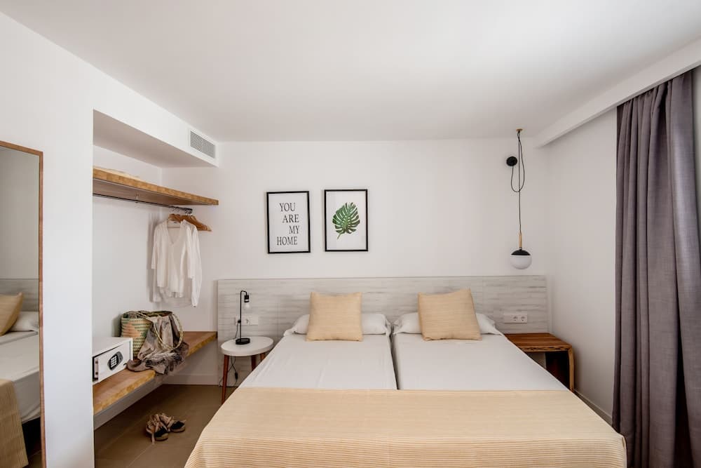 Apartamentos Es Pujols foto 2