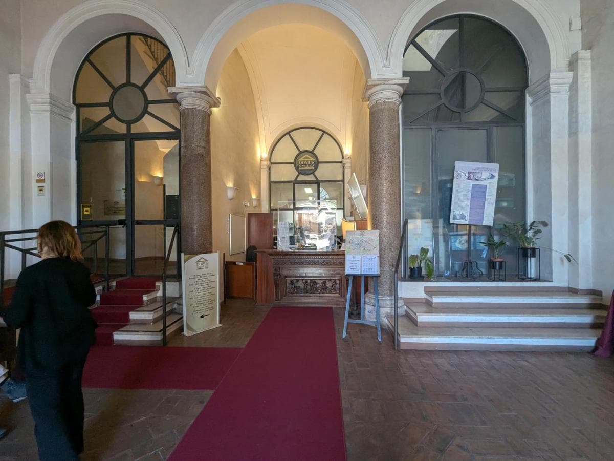 Domus Sessoriana foto 2