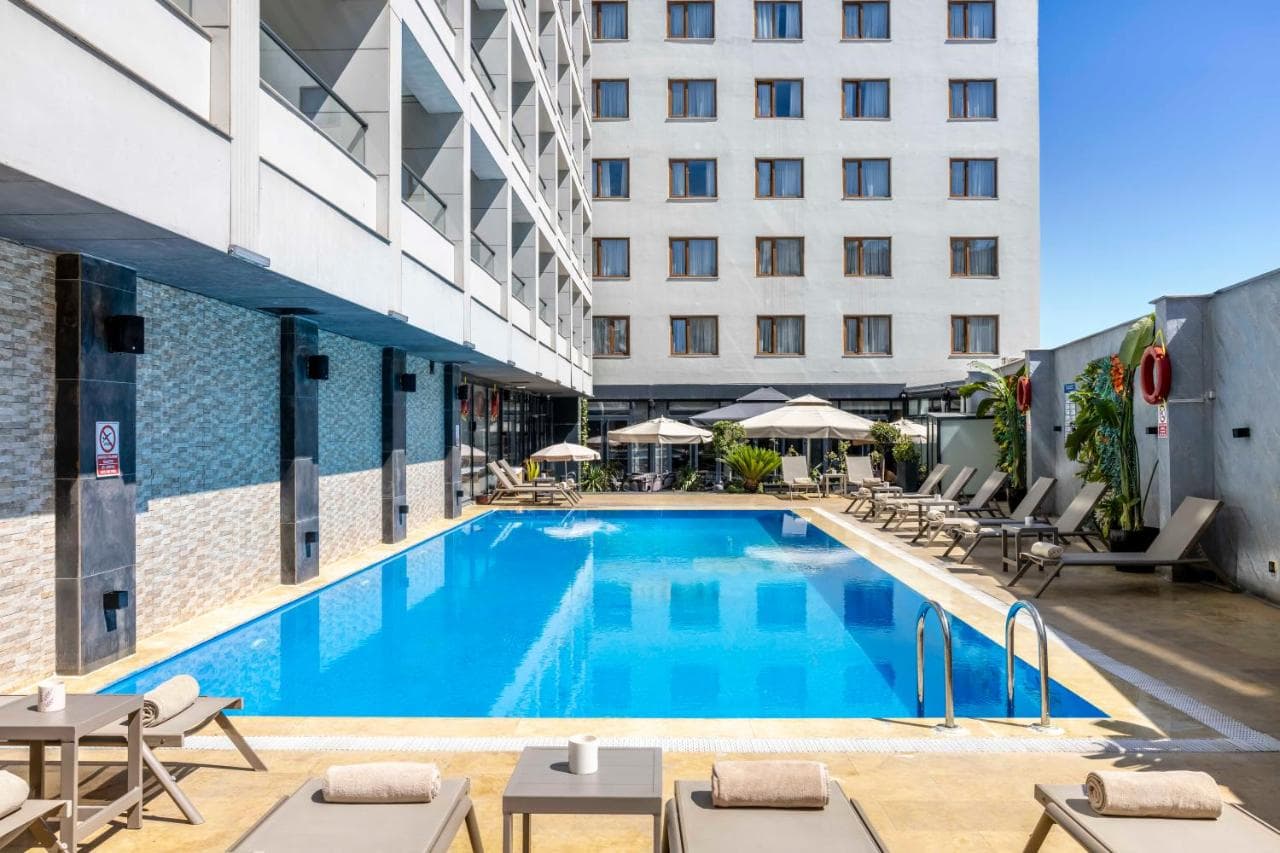 Ramada Hotel & Suites by Wyndham Istanbul Merter foto 1