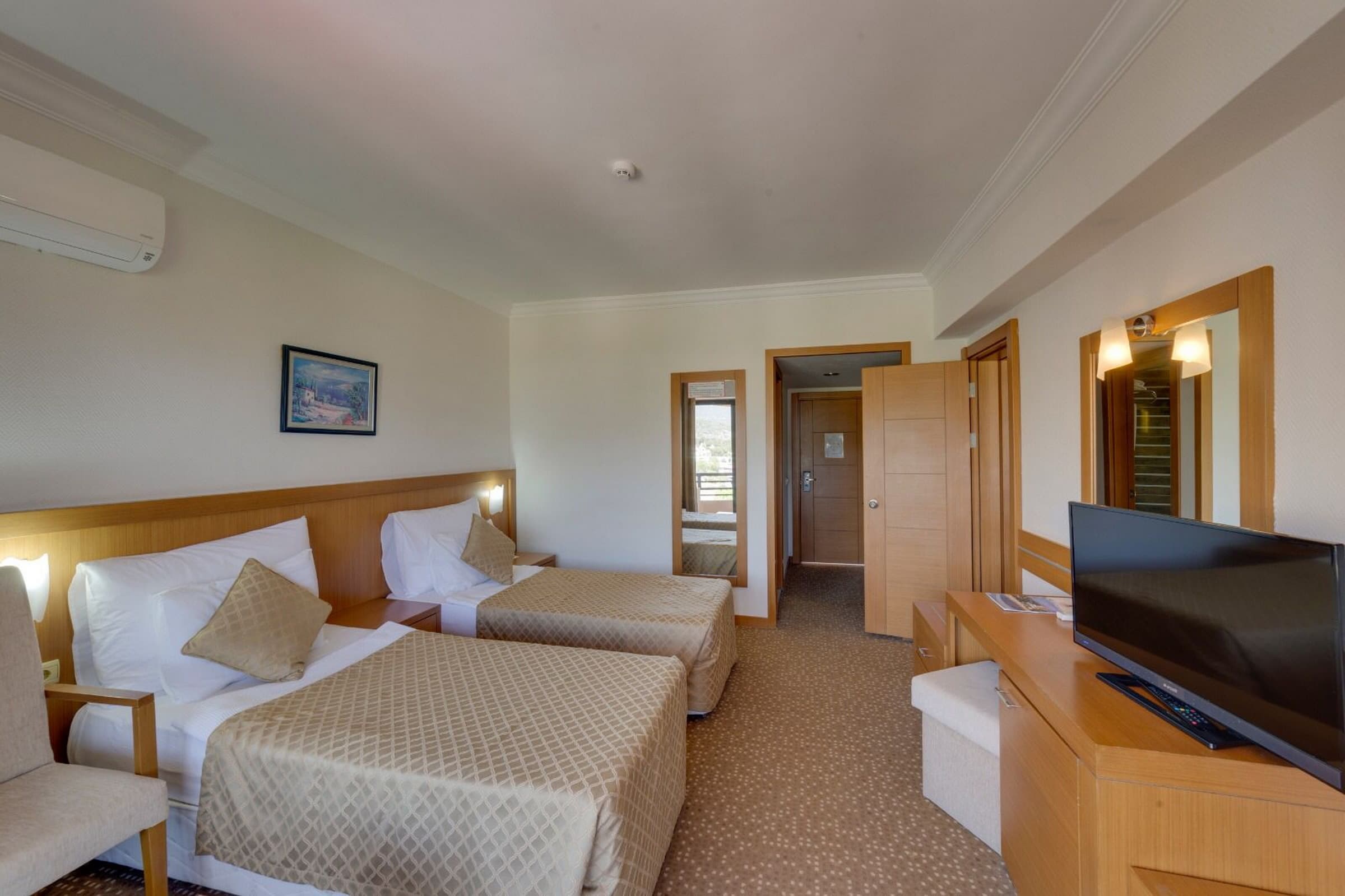The Holiday Resort Hotel foto 2