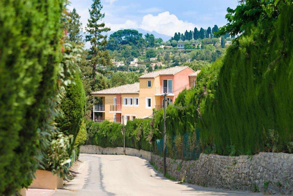 Adonis Mougins foto 2