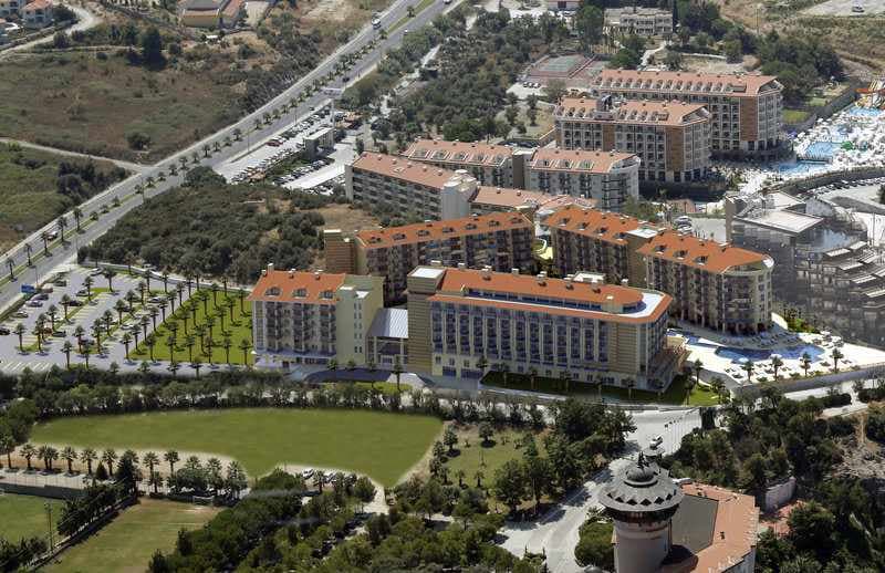 Ramada Hotel & Suites by Wyndham Kusadasi foto 2