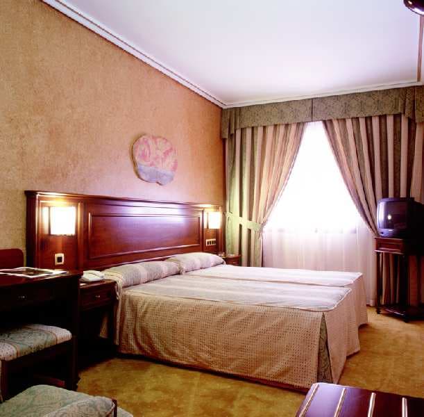 Hotel ILUNION Las Lomas foto 4