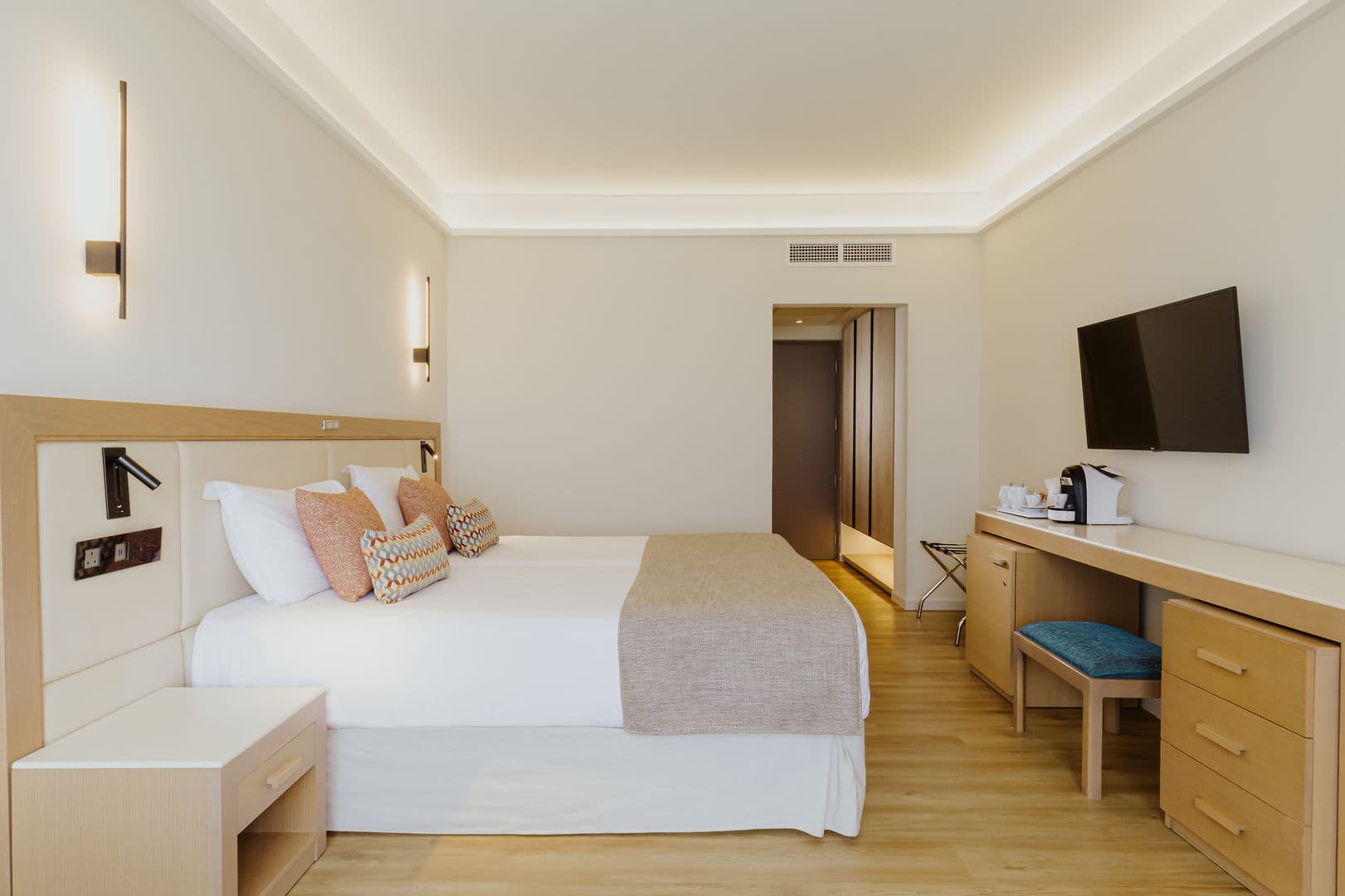 The Golden Coast Beach Hotel foto 2