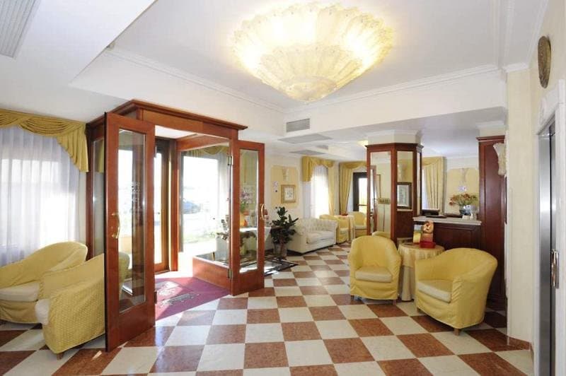 Romantik Hotel Russo Palace foto 3