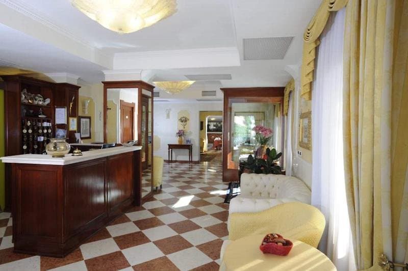 Romantik Hotel Russo Palace foto 2
