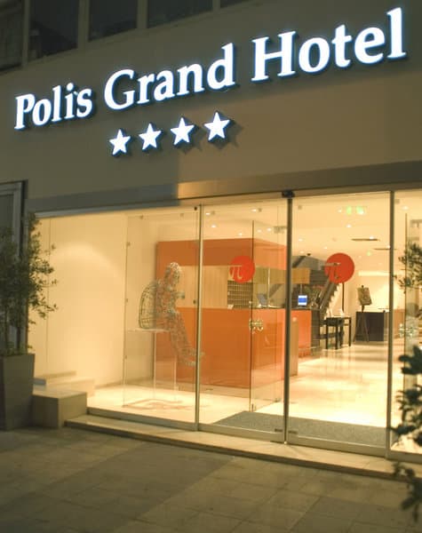 Polis Grand foto 2