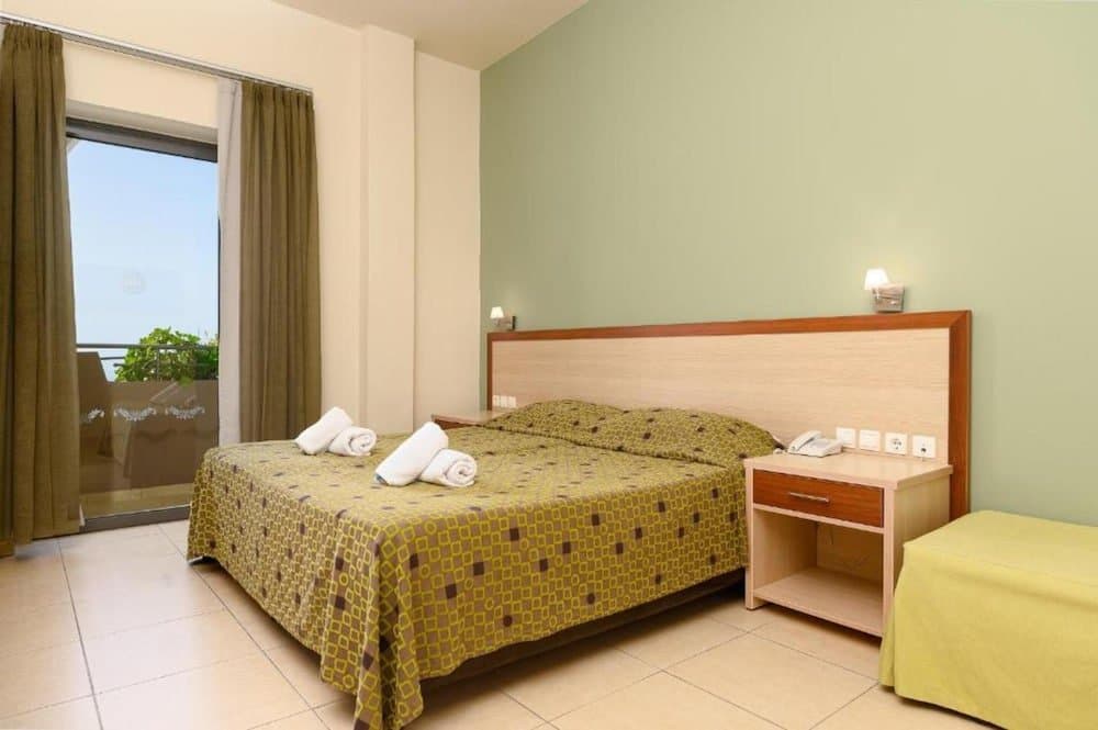Alianthos Beach foto 2